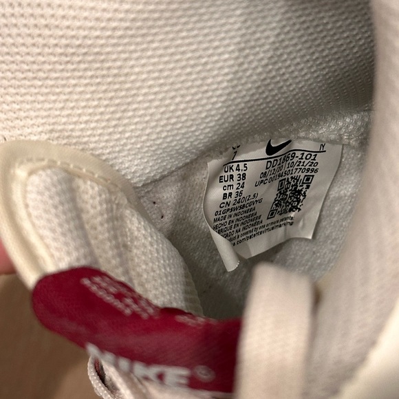 Nike Women’s Dunk Maroon size 7 - Picture 4 of 5